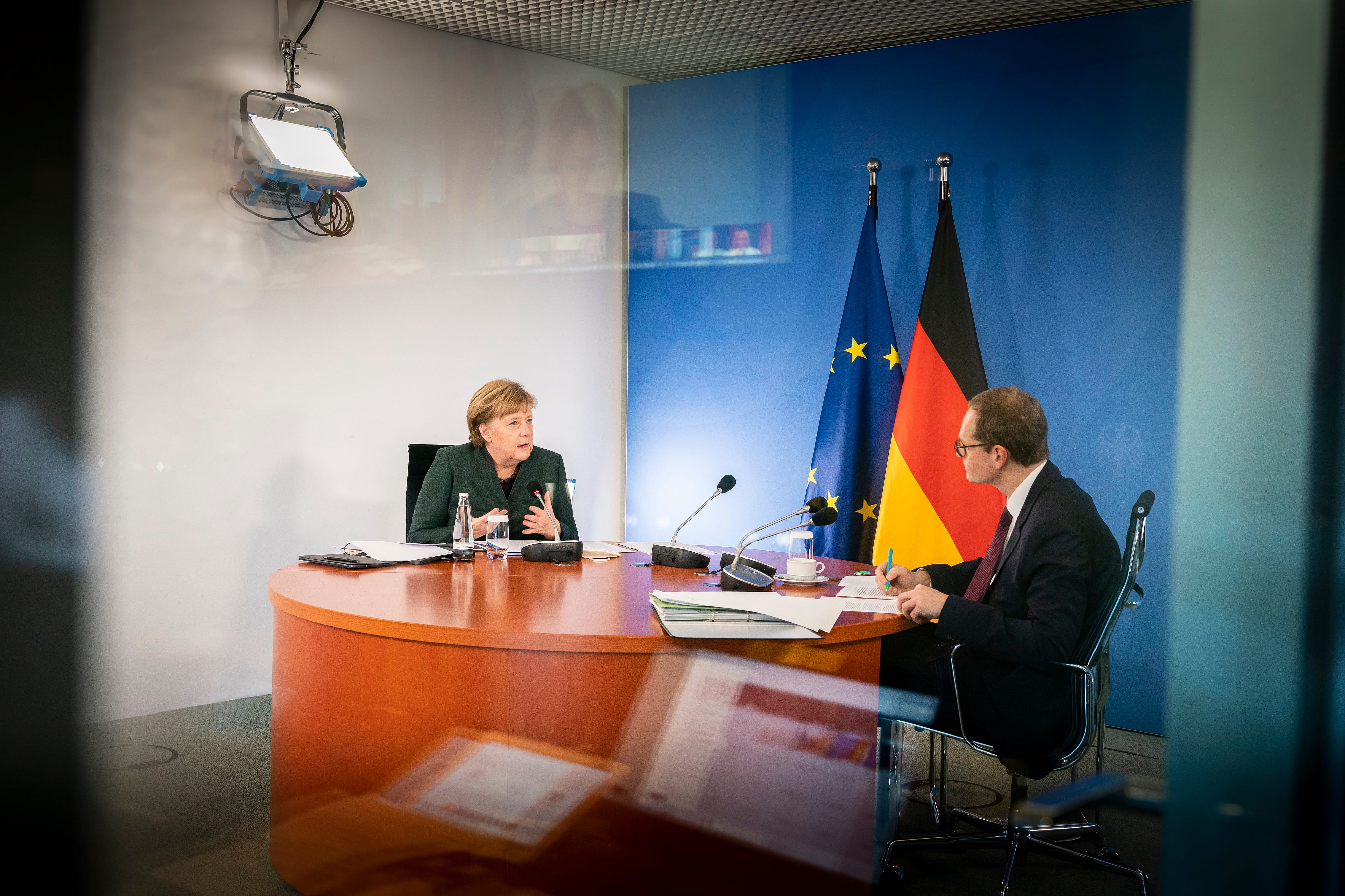 Politik in Zeiten von Corona, Ministerpräsidenten-Konferenz als Videoschalte im Kanzleramt