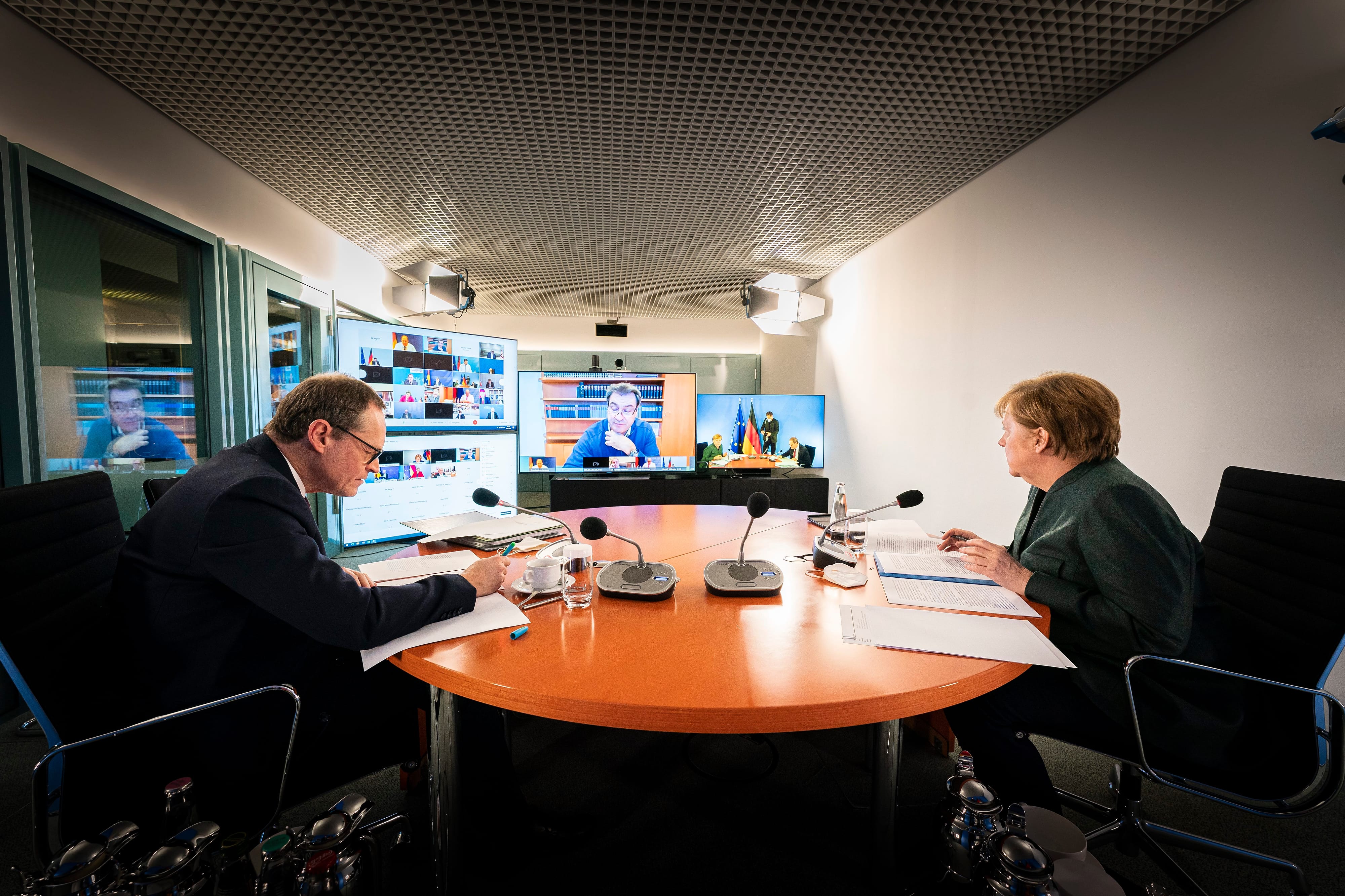 Politik in Zeiten von Corona, Ministerpräsidenten-Konferenz als Videoschalte im Kanzleramt