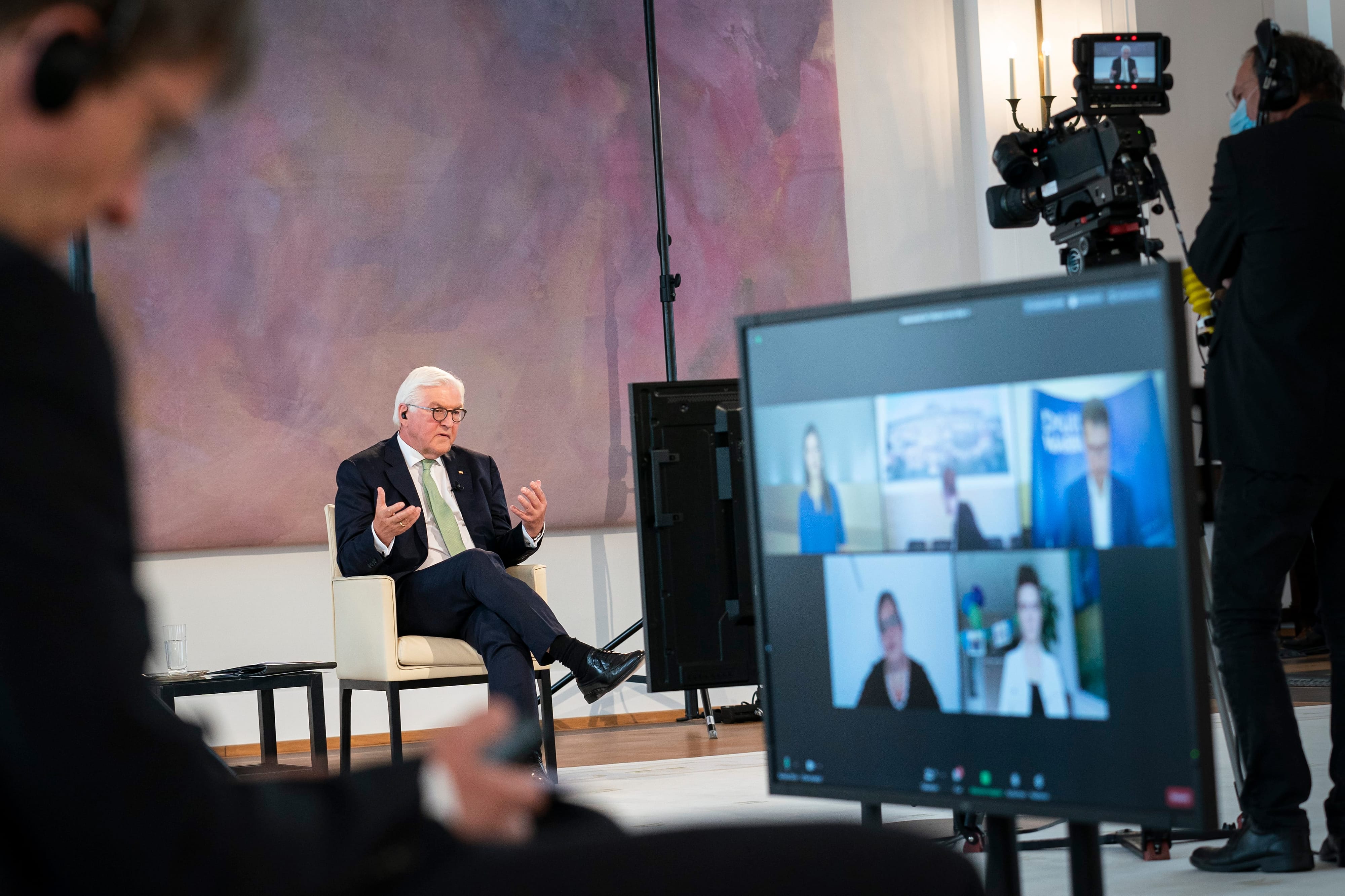 Politik in Zeiten von Corona, Bundespräsident Steinmeier im Videogespräch mit Bürgern